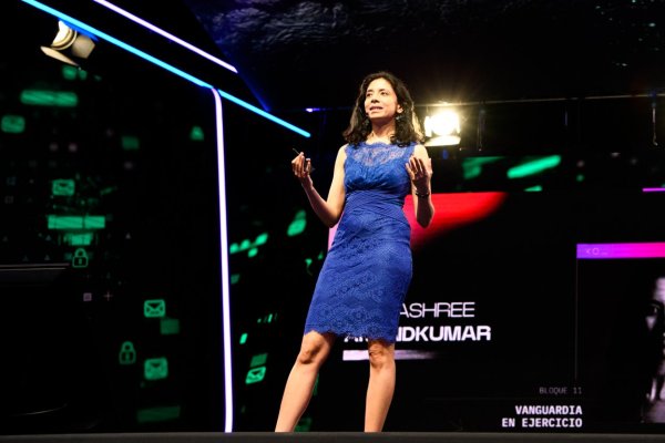 La académica Animashree Anandkumar y el futuro físico de la IA