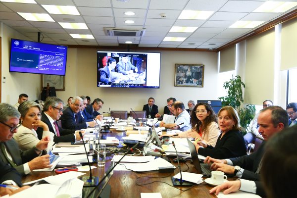 Pensiones: Gobierno enfrentaría estrecha votación en Sala con diputados que aún mantienen su decisión en suspenso