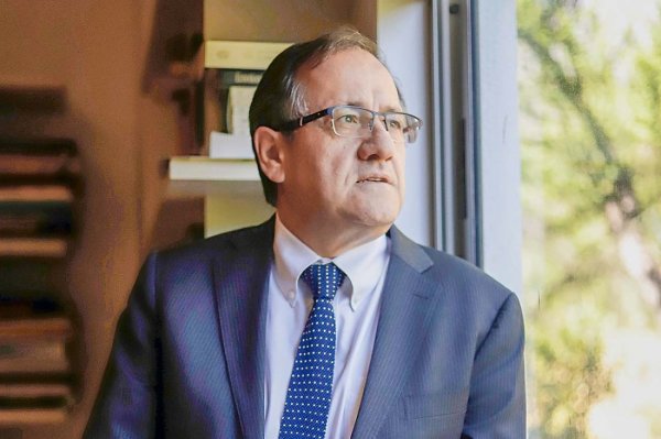 Tras seis años en el cargo, Harald Beyer renuncia a la rectoría de la Universidad Adolfo Ibáñez
