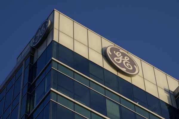 Resultados de GE: pese a sólidas ganancias del cuarto trimestre nuevos pronósticos decepcionan al mercado