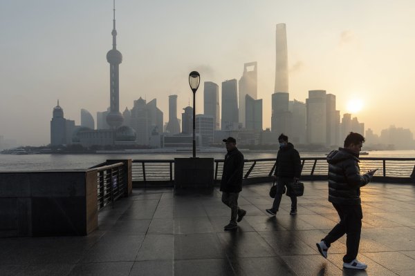 <p>China intensifica el estímulo y el rescate del mercado con un repentino recorte de coeficiente de reservas de bancos</p>