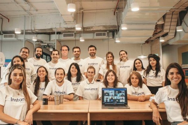 <p>El equipo de Instance.</p>