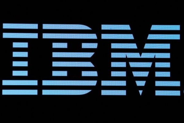 <p>Las acciones de IBM registran mayor alza en 20 años tras sólidos pronósticos para 2024 y pese a recortes de empleo</p>