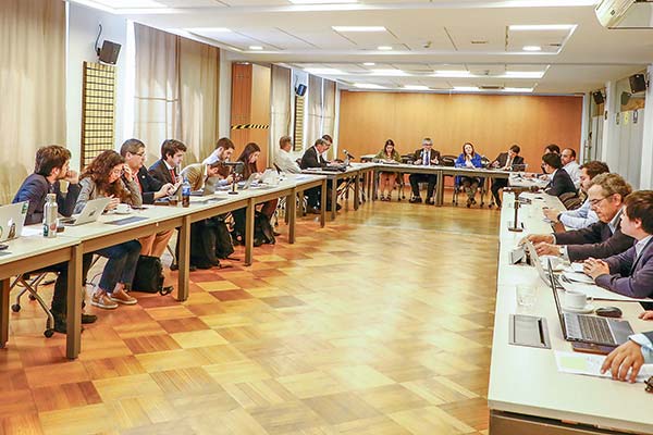 <p>Posibilidad de aprobar proyecto tributario antes de julio abre debate entre oficialismo y oposición</p>