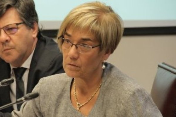 <p>Comisión de Constitución y Ejecutivo llegan a acuerdo en fórmula de nombramiento de notarios</p>