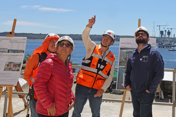 Presidente Gabriel Boric realiza una visita inspectiva a las obras del Puente Chacao