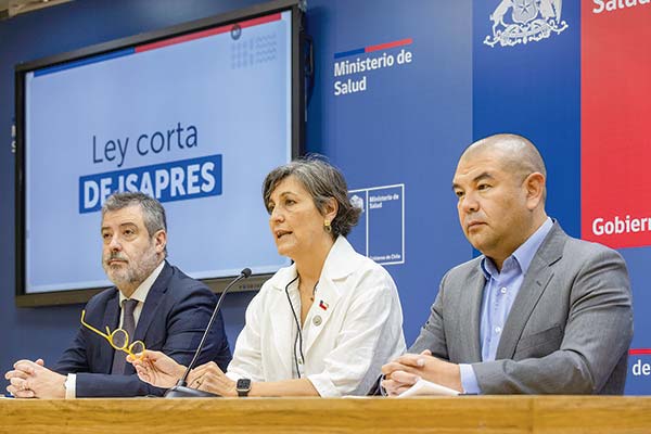 Senadores alistan ofensiva “a la brevedad” contra la mutualización de deuda de las isapres con requerimiento ante el TC
