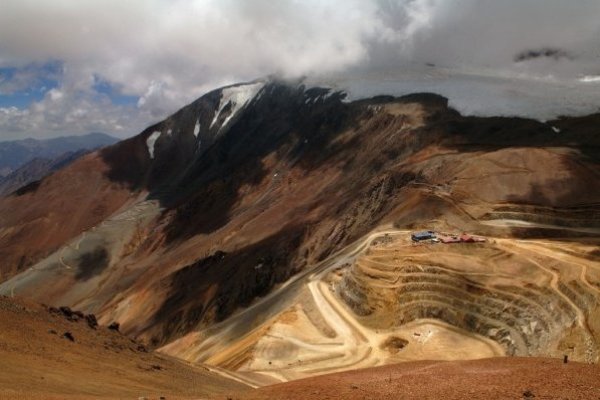 <p>Barrick anuncia inversión de US$ 136 millones para cierre definitivo de Pascua Lama en Chile y sigue evaluando nuevo proyecto en la zona</p>
