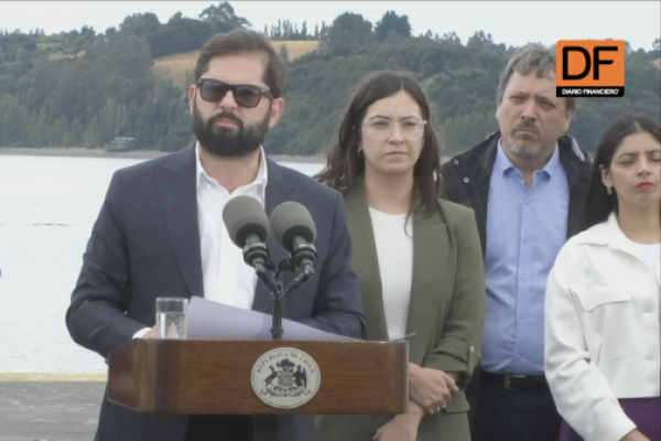 <p>Ahora en DF | Boric dice que “hay una situación bien indignante” en entrega de pensiones de gracia y reconoce “irregularidades en el proceso”</p>