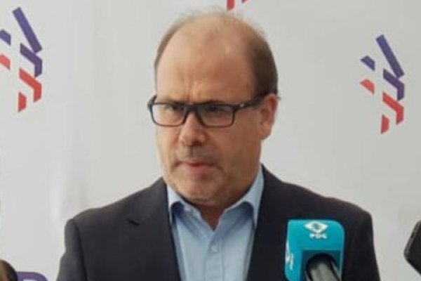 Undurraga (DC) propone que los dueños de las isapres hagan un aumento de capital para pagar la deuda