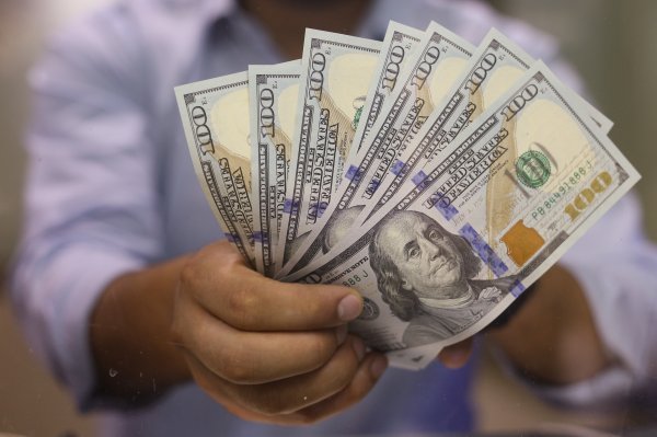 Decisión del Banco Central: analistas prevén bajas de TPM más agresivas hacia adelante e impacto alcista en el dólar a nivel local