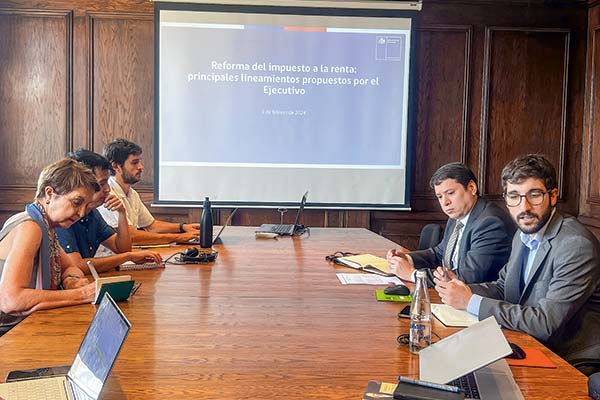 Pacto fiscal: negociaciones por cambios a los impuestos a la renta parten con ocho compromisos de Hacienda