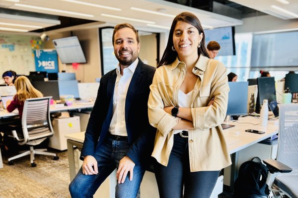 <p>El gerente de Desarrollo e Innovación de BICE, Guillermo Ferraro, y la CVC Principal de BICE, Cecilia Martínez.</p>