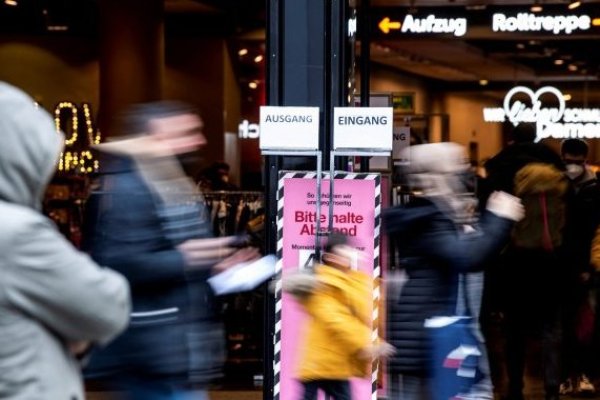 <p>La inflación en la eurozona se desacelera menos de lo esperado en enero</p>