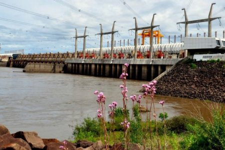 Uruguay le vende energía eléctrica a Argentina y dispone de excedentes que está volcando a la región