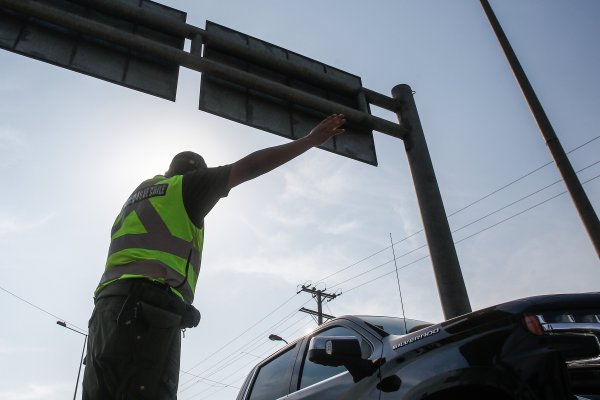 <p>Senadores ofician al MOP para que dé cuenta de las sanciones a concesionarias de autopistas en el marco de los incendios</p>