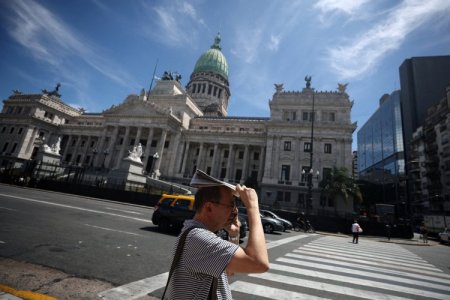 Congreso de Argentina aborda discusión en particular proyecto de Ley Ómnibus impulsada por Milei