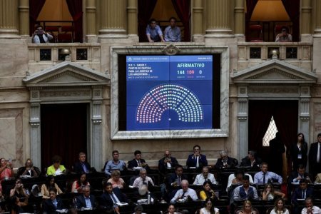 Milei sufre duro revés en el Congreso: ley ómnibus vuelve a comisión por falta de votos