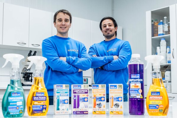 <p>Marcelo Olivares (CEO de Nanolife) junto a su hermano, Juan Ricardo Olivares (gerente comercial y fundador de la marca).</p>