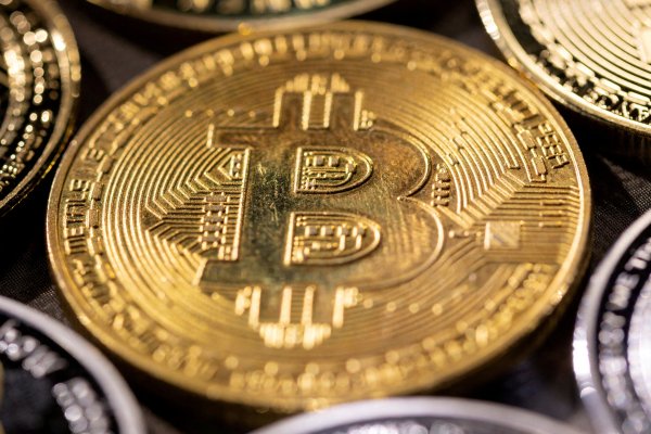 El bitcoin toca máximo de 1 mes por flujos ETF y gana atención un inminente “halving”