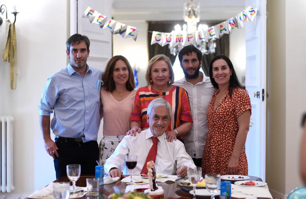 <p>Hermanos Piñera Morel: “Nos consuela saber que te fuiste feliz, con el corazón llenito”</p>