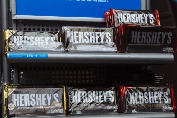 A un día de San Valentín, acción de la fabricante de chocolates Hershey's sube 0,99% en bolsa