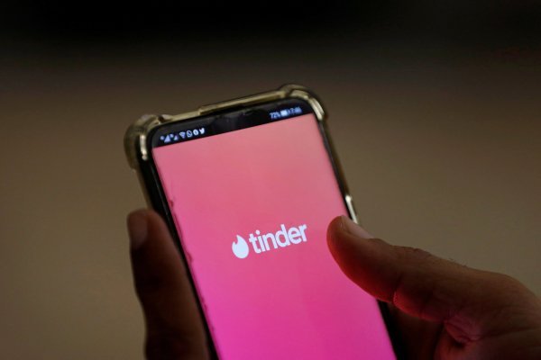 Matriz de Tinder enfrenta demanda colectiva que la acusa de fomentar la adicción con un modelo de negocios "depredador"