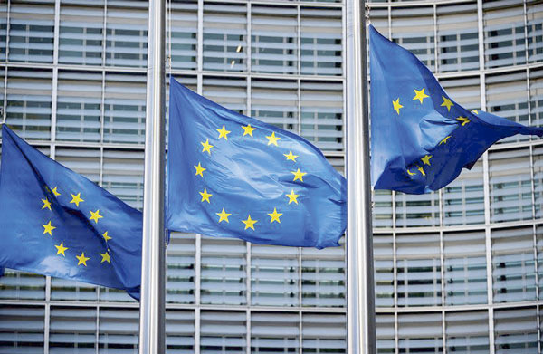 <p>Europa se abre a las fusiones de empresas de telecomunicaciones para apoyar la inversión en infraestructura</p>