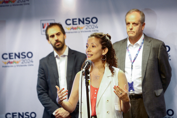 <p>La jefa del Proyecto Censo, Macarena Alvarado, explicó ayer cómo prepararse para la medición. Foto: Agencia Uno</p>