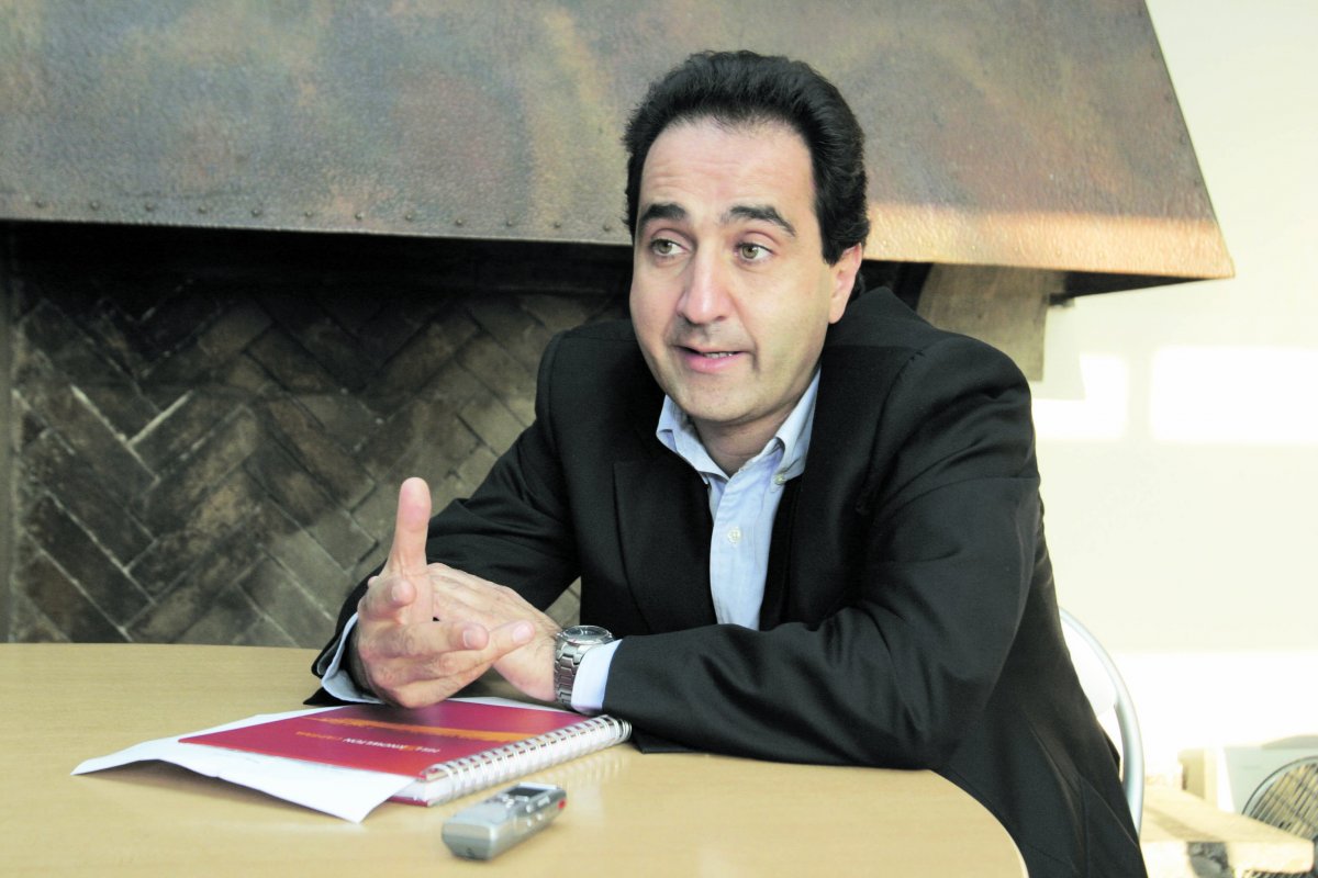 <p>Nuevamente Pablo Zalaquett busca ser anfitrión: inscribe dos marcas para un programa político desde su casa</p>