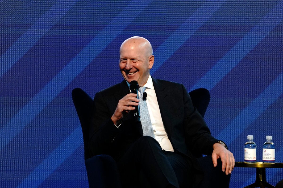 <p>Goldman aumenta en 24% la bonificación de su CEO luego de un desplome en las ganancias anuales de la compañía</p>