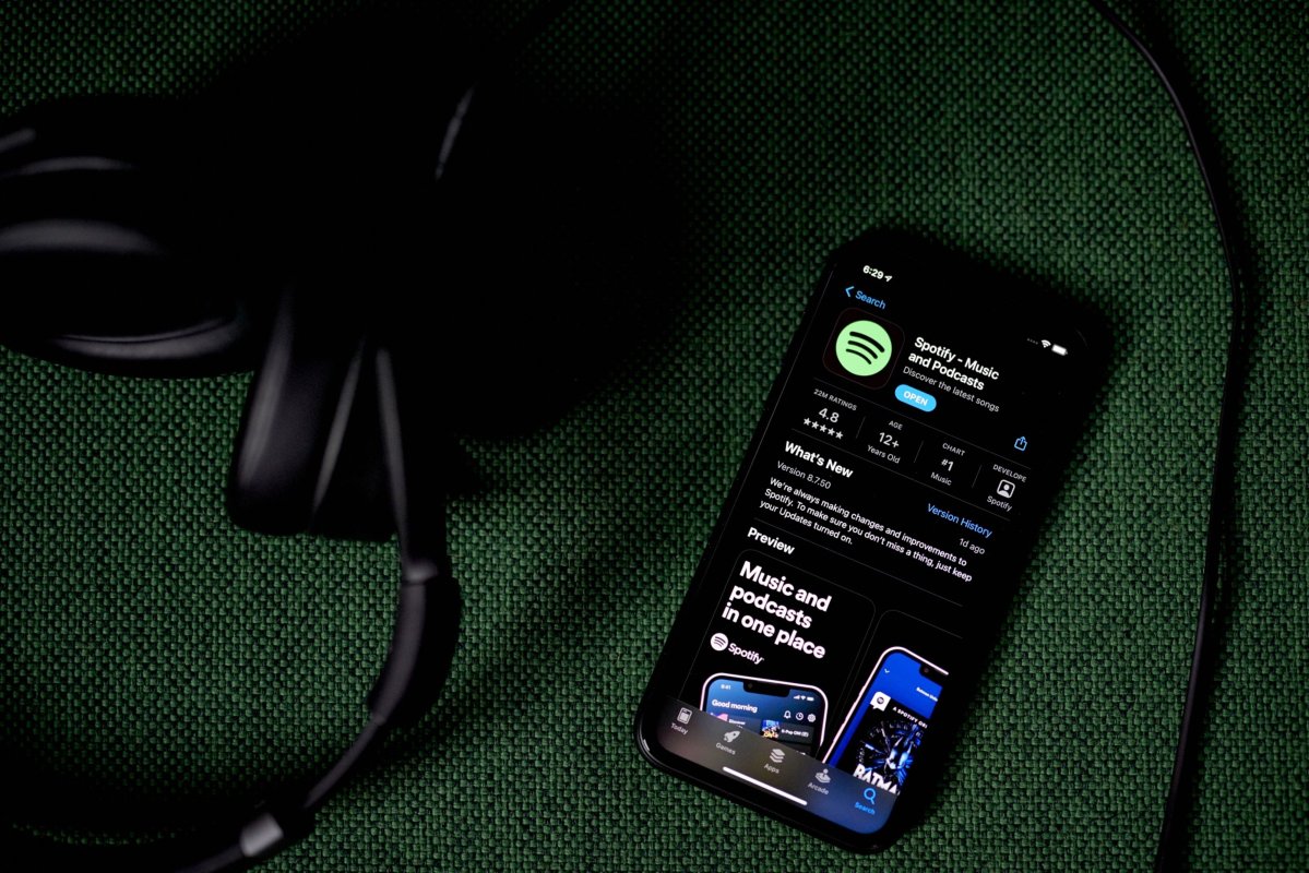 <p>Apple se enfrentará a una multa de la UE de casi 500 millones de euros en la fila de Spotify</p>