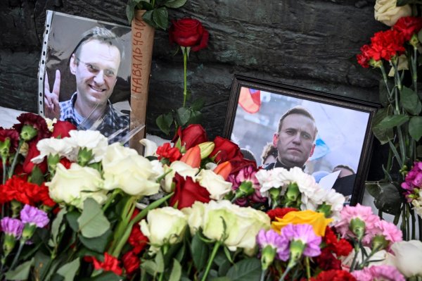 A 401 aumentan los detenidos en Rusia al intentar rendir tributo a líder opositor de Putin, Alexéi Navalni