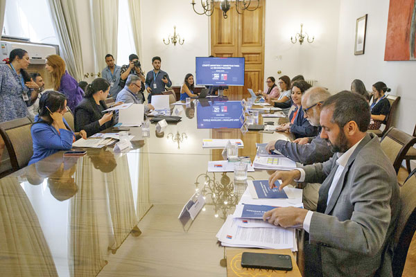 Nueva reunión del comité de reconstrucción en La Moneda