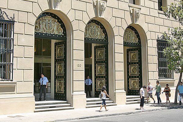 Conglomerados financieros: agenda legislativa de Hacienda no incluiría envío de proyecto en 2024