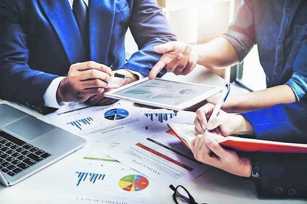 Asesores de inversión: guía para entender la nueva norma que comenzó a aplicar la CMF este mes