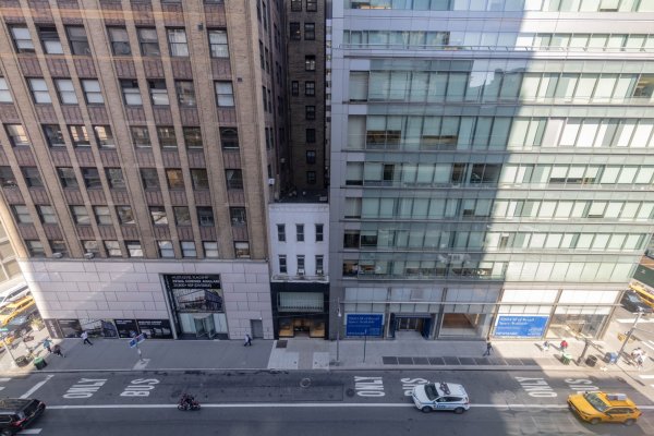 La manzana más muerta del centro de Manhattan sale del letargo pandémico