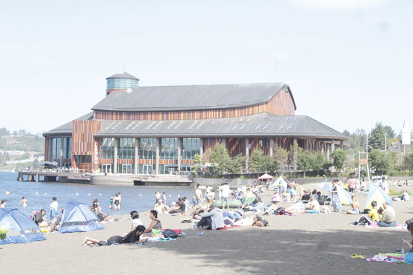 <p>El verano trajo más turistas extranjeros al país, pero aún son menos que antes de la pandemia</p>