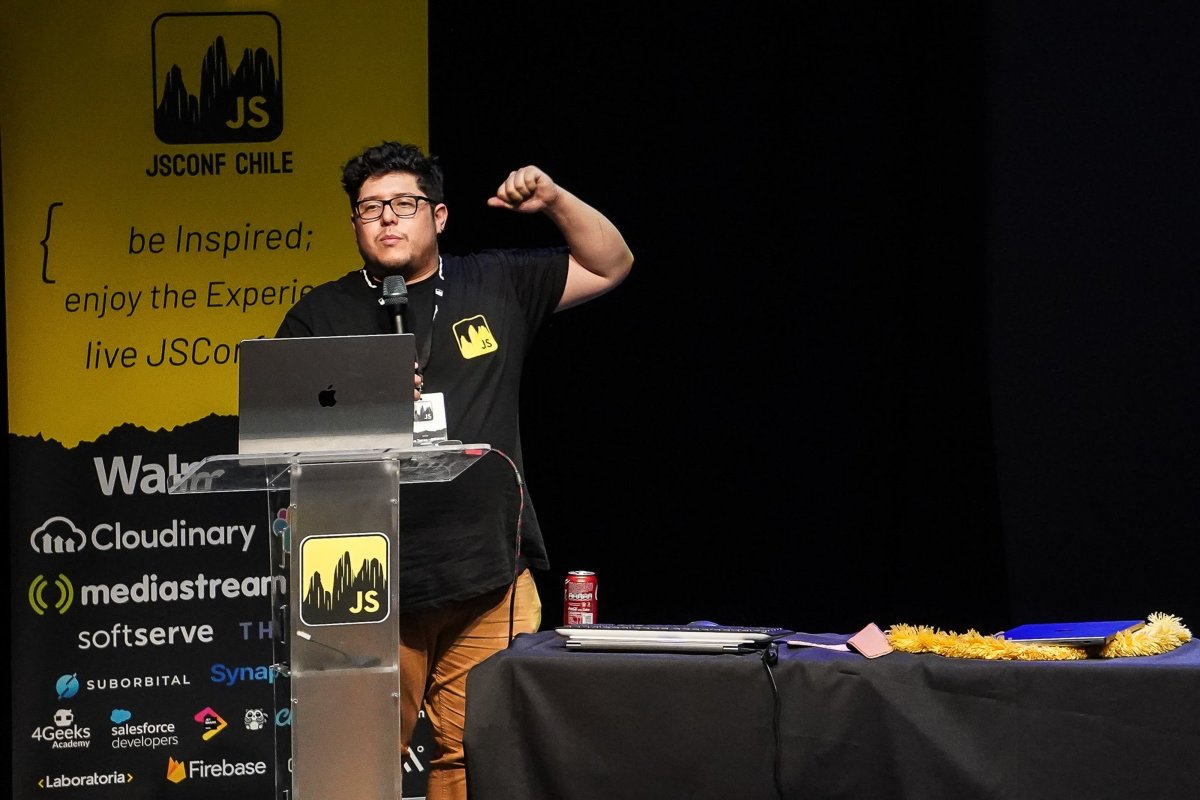 <p>Felipe Torres, chileno de OpenAI: “La IA, como cualquier tecnología potente, tiene riesgos y beneficios inherentes”</p>