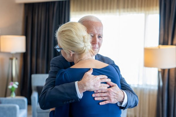 Biden anuncia nuevas sanciones contra Rusia a dos años del comienzo de la guerra en Ucrania y tras muerte de Navalny