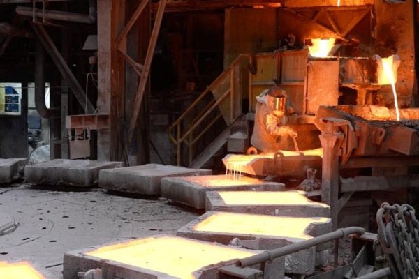 <p>Fin de una era: Fundición Paipote de Enami produjo los últimos ánodos de cobre de sus 72 años de vida</p>