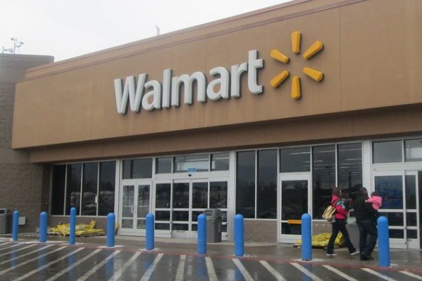 Familia Walton vendió US$ 1.500 millones en acciones de Walmart aprovechando precios récord de la minorista