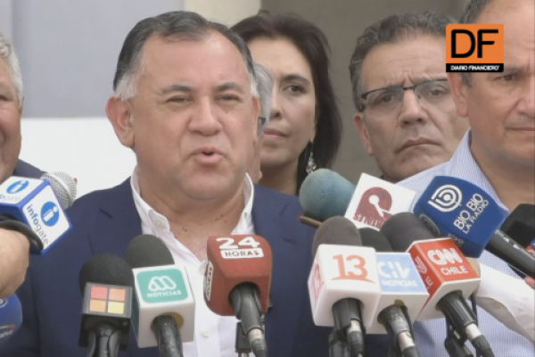 <p>Ahora en DF | Dirigentes sindicales de la Siderúrgica Huachipato entregan carta al Gobierno para solicitar salvaguardias al acero chileno</p>