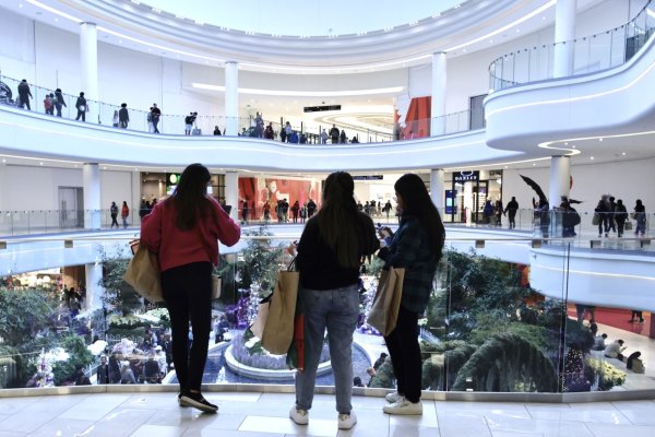 La confianza del consumidor estadounidense disminuye por primera vez en cuatro meses