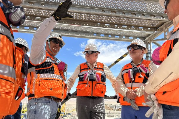 <p>Codelco alcanzará 85% de energía eléctrica renovable para 2026 tras adjudicar contratos a Atlas, Colbún y Innergex</p>
