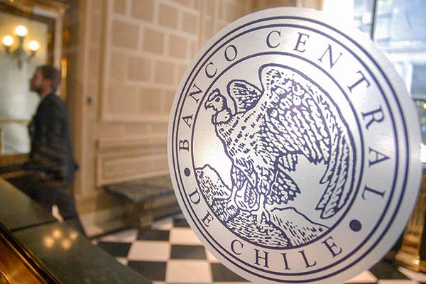 <p>Nueva canasta de IPC: cálculos de economistas del Banco Central ratifican una menor inflación sin productos volátiles</p>