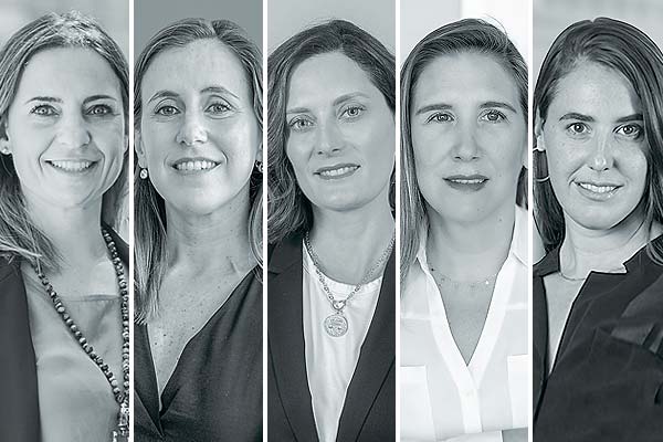 <p>Ana María Yuri socia de Bofill Mir Abogados. Josefina Yávar socia Cuatrecasas. María Eugenia Sabbagh socia Aninat Abogados. Carolina Menichetti socia Mbc Abogados. Andrea Saffie socia Cariola Díez Pérez-Cotapos</p>