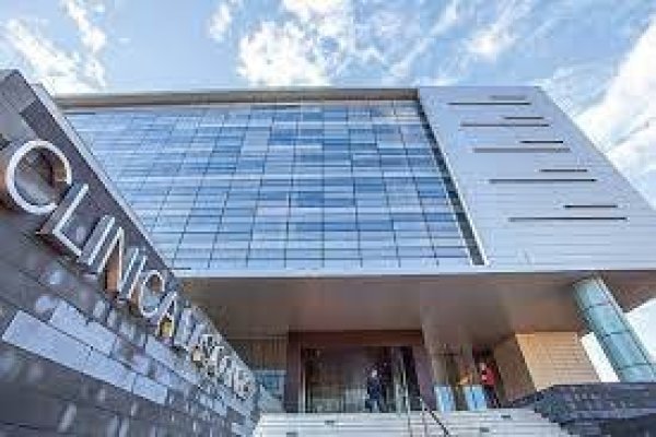 <p>Clínica Las Condes contraataca por demanda arbitral de isapres Banmédica y Vida Tres: solicitará pagos por $ 60.486 millones</p>