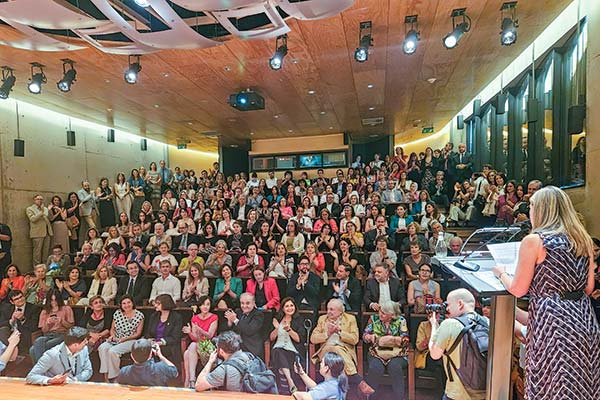 <p>El llamado de Costa y Devés a seguir impulsando el liderazgo de las mujeres</p>