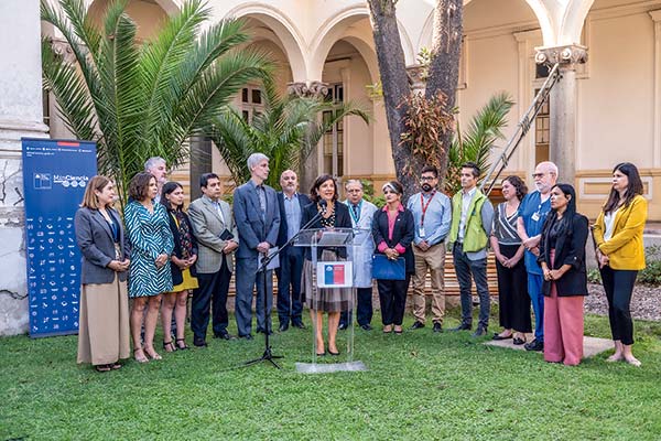 <p>La ministra de CTCI, Aisén Etcheverry, se reunió con 11 entidades del Estado que están aplicando IA.</p>